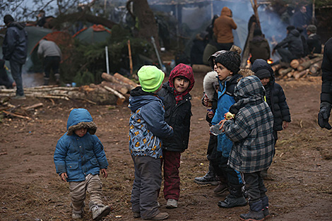 Putin says Lukashenko, Merkel ready for dialogue on EU border crisis