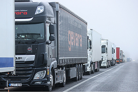 Foreign operators appeal to president over Lithuanian trucks stuck in Belarus