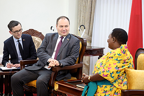 Prime ministers of Belarus, Uganda hold talks