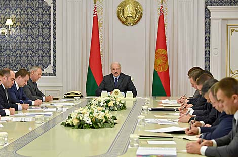 Lukashenko, Putin discuss political contacts and Ukraine