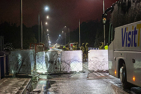 Poland closes border with Belarus