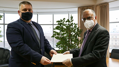 Bangladesh ambassador presents copy of credentials in Belarus’ MFA
