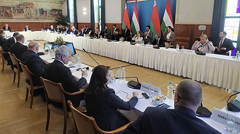 Belarus eager to expand cooperation with Hungary in science, technology