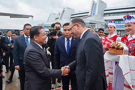 Myanmar prime minister arrives in Belarus on working visit