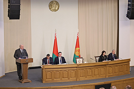 Lukashenko ties future Vitebsk Oblast support to concrete results