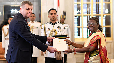 Belarusian ambassador presents credentials to India president