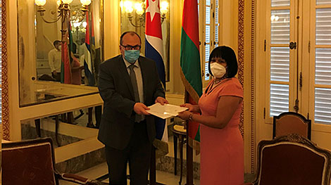 Belarusian ambassador to Cuba presents copy of credentials
