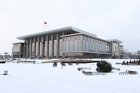 Lukashenko hears report from Gomel Oblast governor