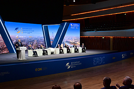 Lukashenko: Russia has challenged the unipolar world and we are there for them