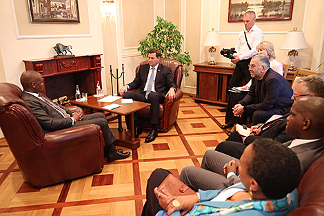 Belarus' FM meets with delegations from Mozambique, Botswana, Ghana