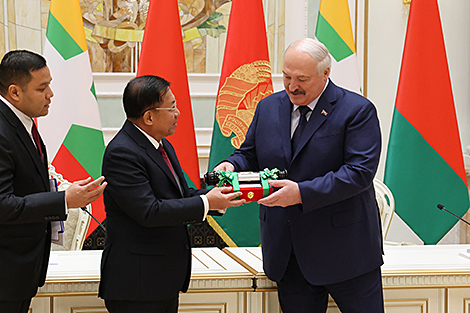 Lukashenko awarded with highest government decoration of Myanmar