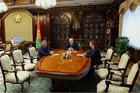 Lukashenko eager to visit mechanical engineering company Amkodor