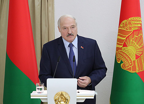 Lukashenko opines on qualities of good administrators