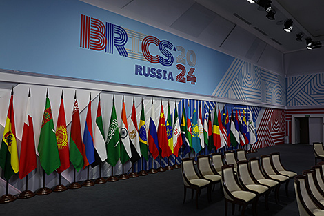Lukashenko: Belarus wants to be among nations that seek world balance