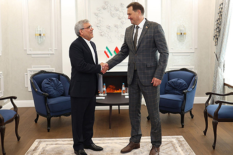 Belarusian FM receives copy of credentials from Iranian ambassador