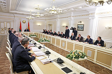 Lukashenko confronts governors over livestock deaths