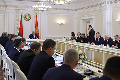 Lukashenko names instruments to address economic problems