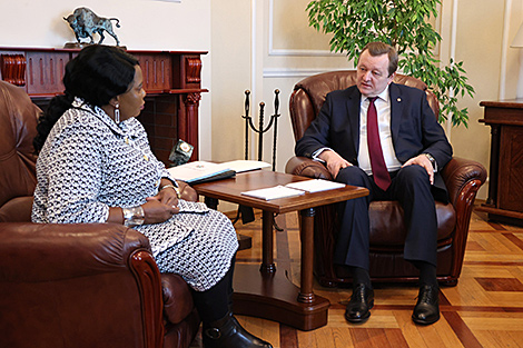 Belarus’ FM meets with First Lady of Zimbabwe in Minsk