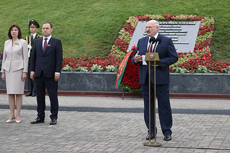 Lukashenko wants good war history textbook highlighting role of Belarusian people