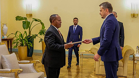 Belarusian ambassador presents credentials to Ethiopian president