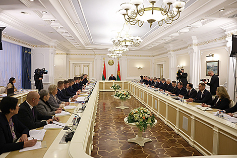 Lukashenko instructs to draw up clear guidelines for Belarusian People’s Congress delegates