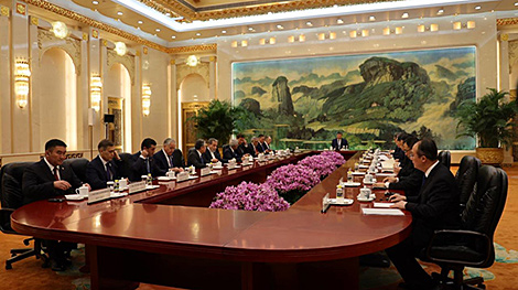 Xi Jinping meets with SCO foreign ministries