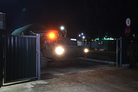Lukashenko delivers tough message after army inspection