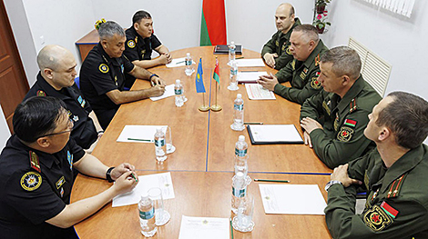 Belarus, Kazakhstan discuss promising areas of military cooperation