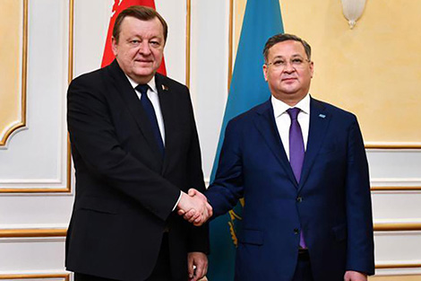 Aleinik meets with Kazakhstan’s foreign minister