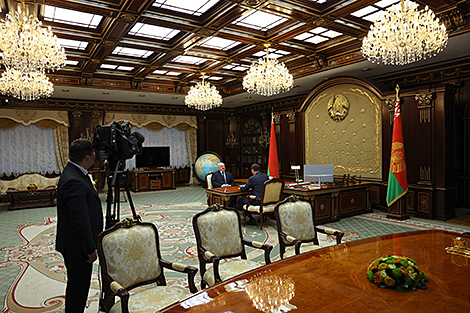 Lukashenko meets with FM to discuss upcoming visits, EAEU summit