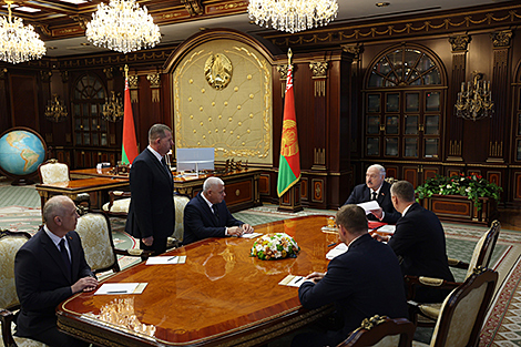 Lukashenko okays appointment of district-level officials