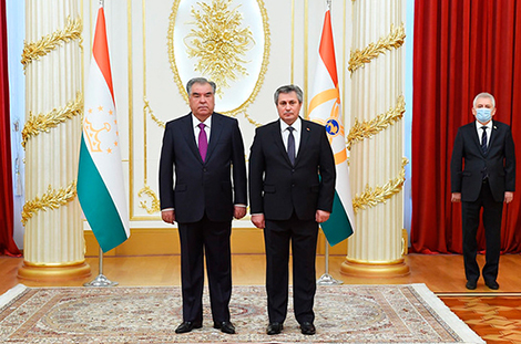 Belarus’ ambassador presents credentials to Tajikistan president