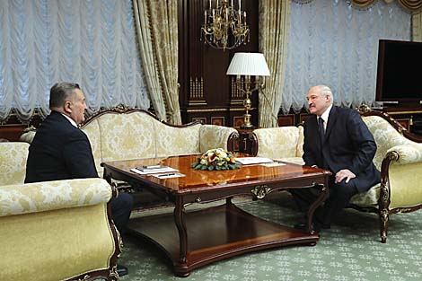 Lukashenko meets with Ukraine’s representative in TCG Yevgeny Marchuk