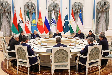 Putin meets with SCO heads of government