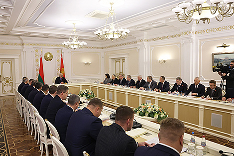 Lukashenko: Chairpersons of district executive committees are underloaded