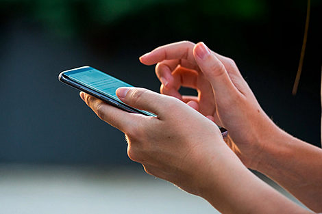 Lukashenko signs decree to facilitate development of cellular communication
