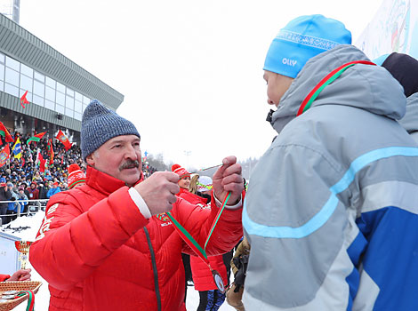 Лукашенко вручил награды победителям и призерам 