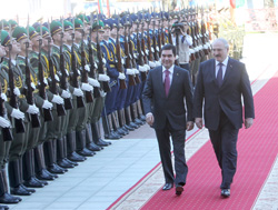 А.Лукашенко констатирует плодотворное развитие отношений между Беларусью и Туркменистаном во всех сферах