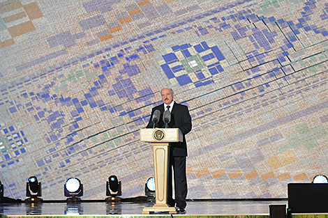 Лукашенко: благодаря истокам национальных традиций белорусы остаются самобытным и независимым народом