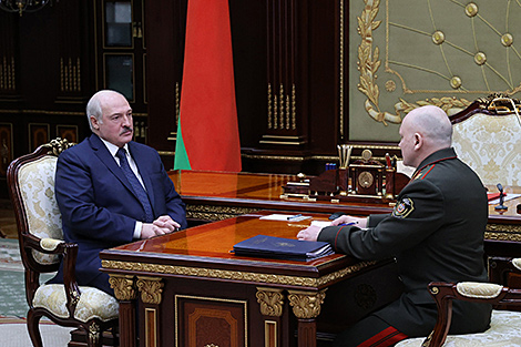 Лукашенко принимает с докладом председателя КГБ Тертеля