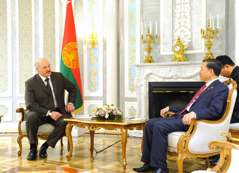 Лукашенко: Беларусь готова делиться с Вьетнамом опытом в сфере обеспечения безопасности и правопорядка