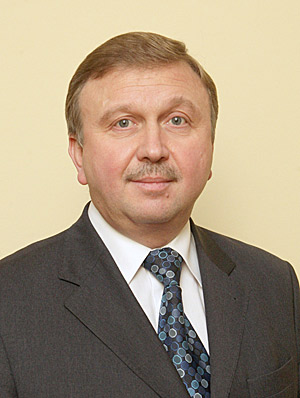 Кобяков: Необходимо обеспечить поступательное развитие экономики и повышать уровень жизни населения Беларуси