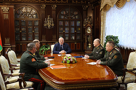 Лукашенко в преддверии саммита ОДКБ обсудил с силовиками вопросы военно-политического характера