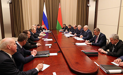 Лукашенко на переговорах с Путиным: не просим ничего, только равные условия