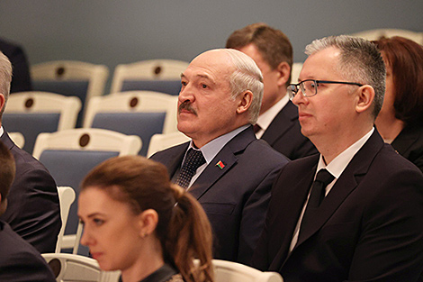 Лукашенко побывал на репетиции обновленного спектакля 