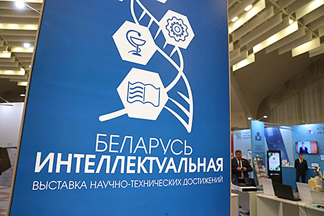 Электрокары, ноутбуки, лекарства от рака. Чем удивила 