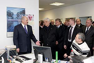 Лукашенко призывает активнее привлекать иностранные инвестиции для создания новых предприятий в малых городах