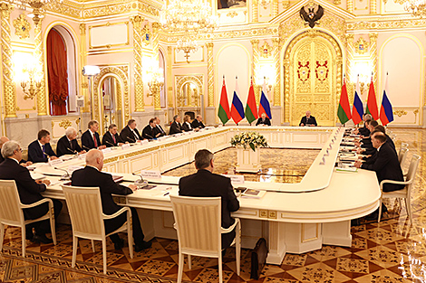 Лукашенко на ВГС: ключевое направление в двусторонних отношениях - производственная кооперация