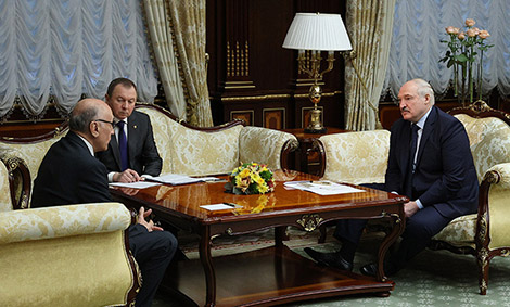 Лукашенко отметил значительный прогресс в развитии сотрудничества с Узбекистаном