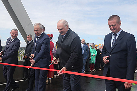 Лукашенко открыл мост через реку Сож в Славгородском районе